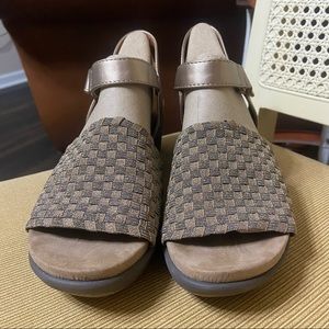 Bronze/brown Bare traps, Size 9.